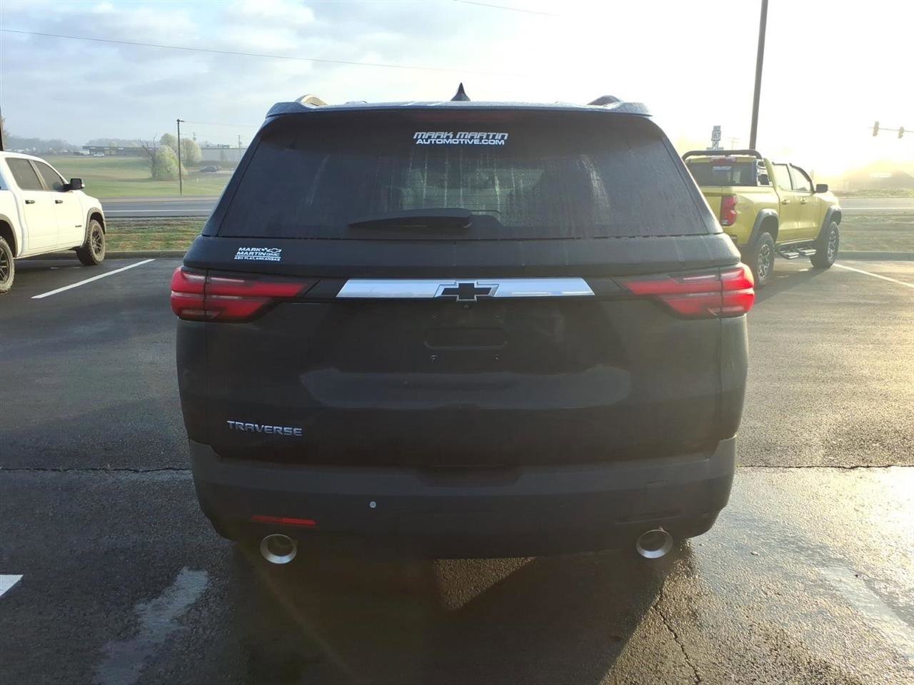 Used 2023 Chevrolet Traverse LT FWD image 4