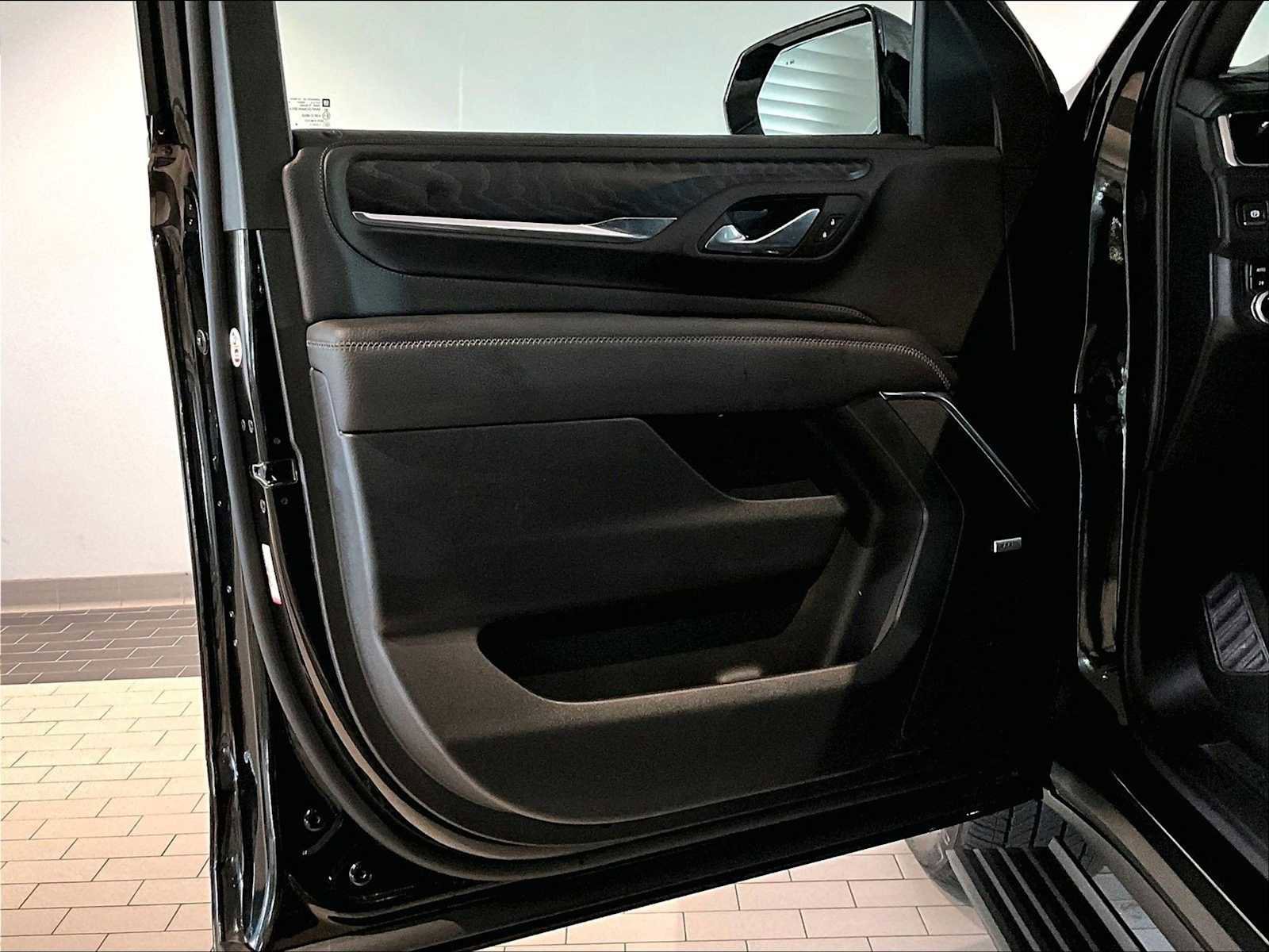 Used 2024 GMC Yukon XL Denali w/ Denali Reserve Package image 26