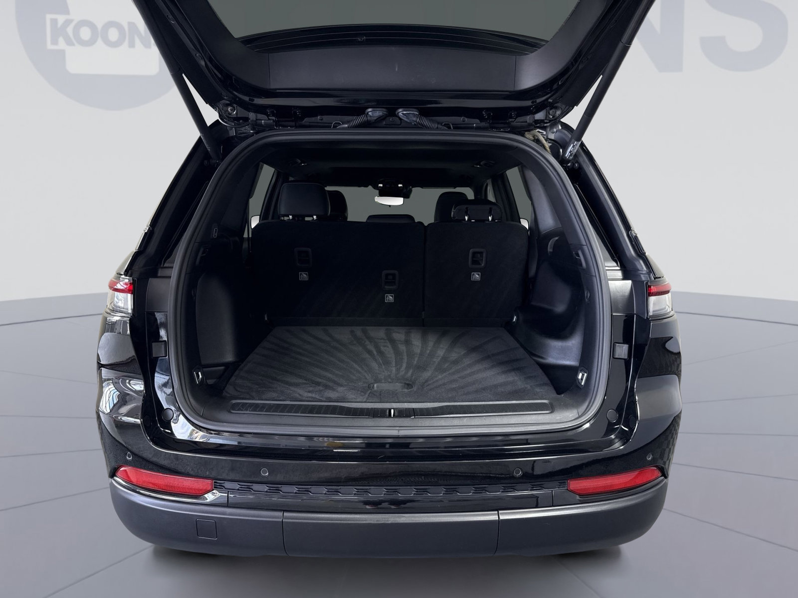 Used 2023 Jeep Grand Cherokee Altitude AWD/4WD image 25