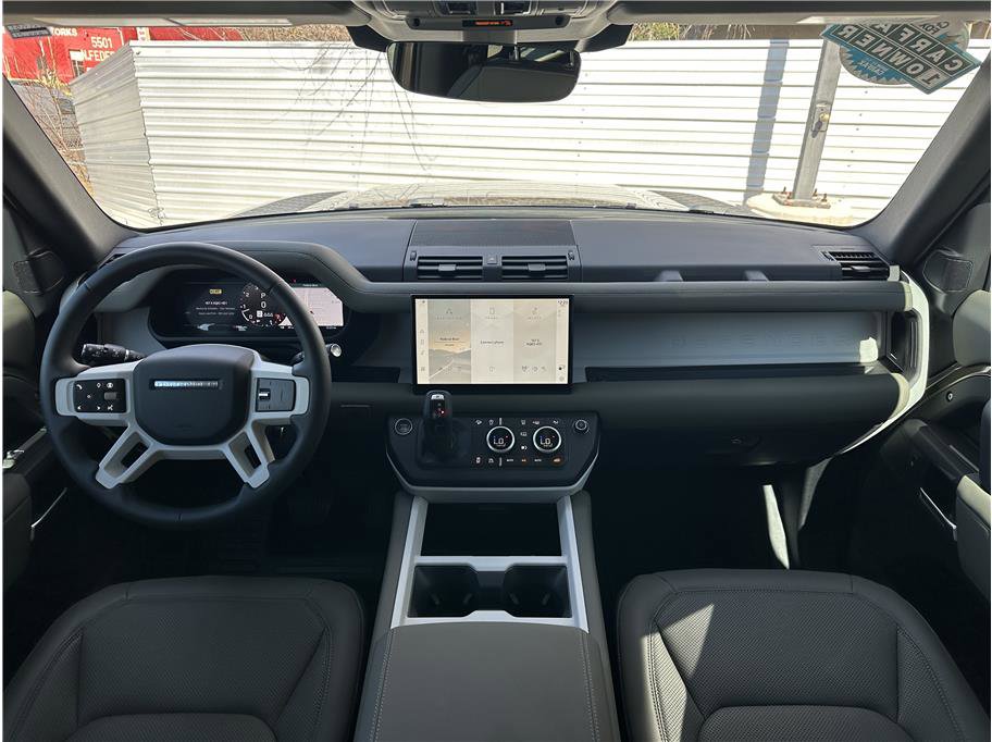 Used 2025 Land Rover Defender 90 S image 14