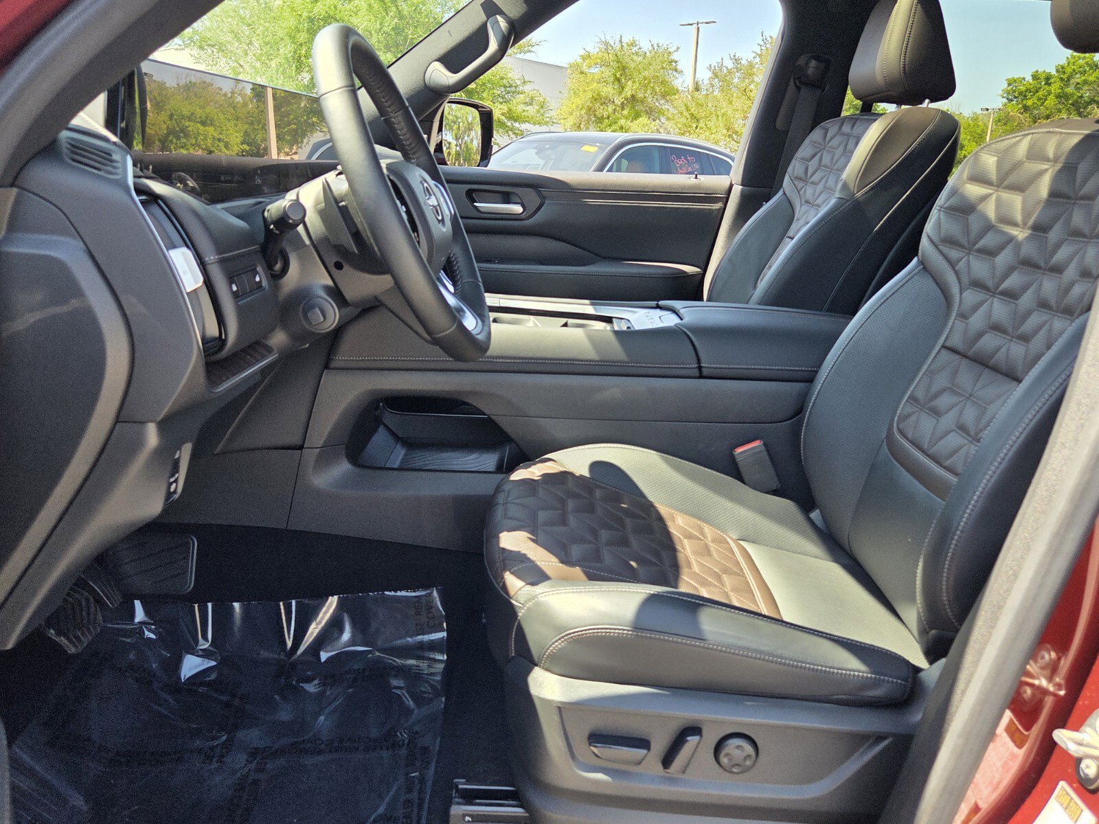 Used 2025 Nissan Armada Platinum image 10