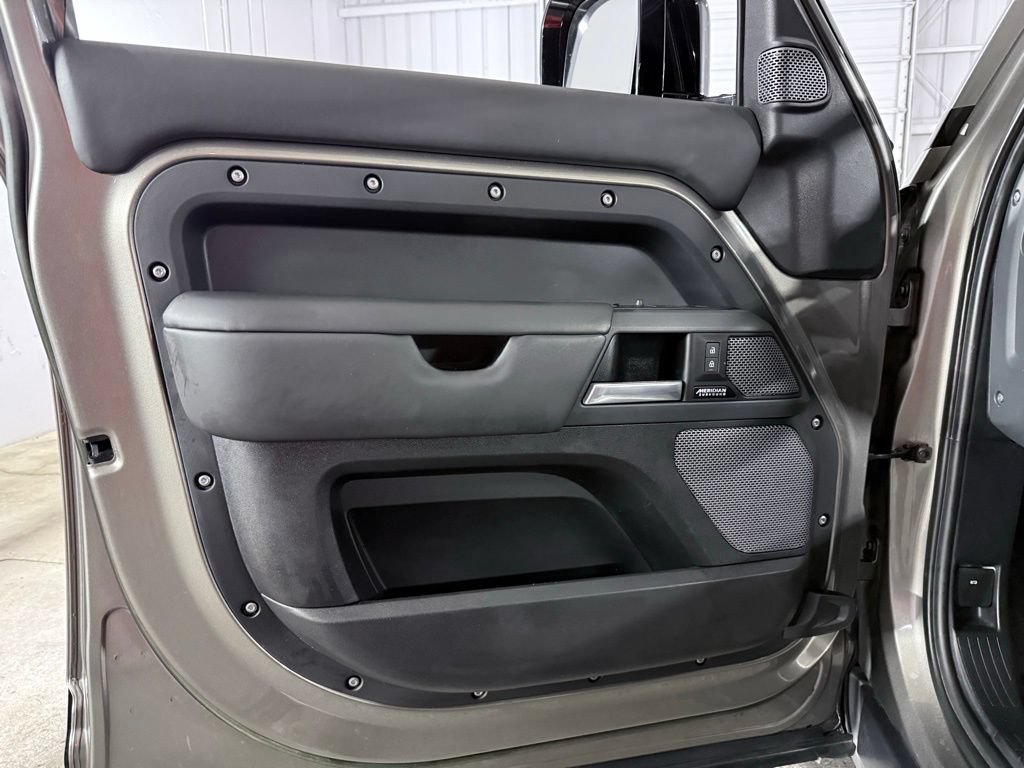 Used 2023 Land Rover Defender 110 X AWD/4WD image 18