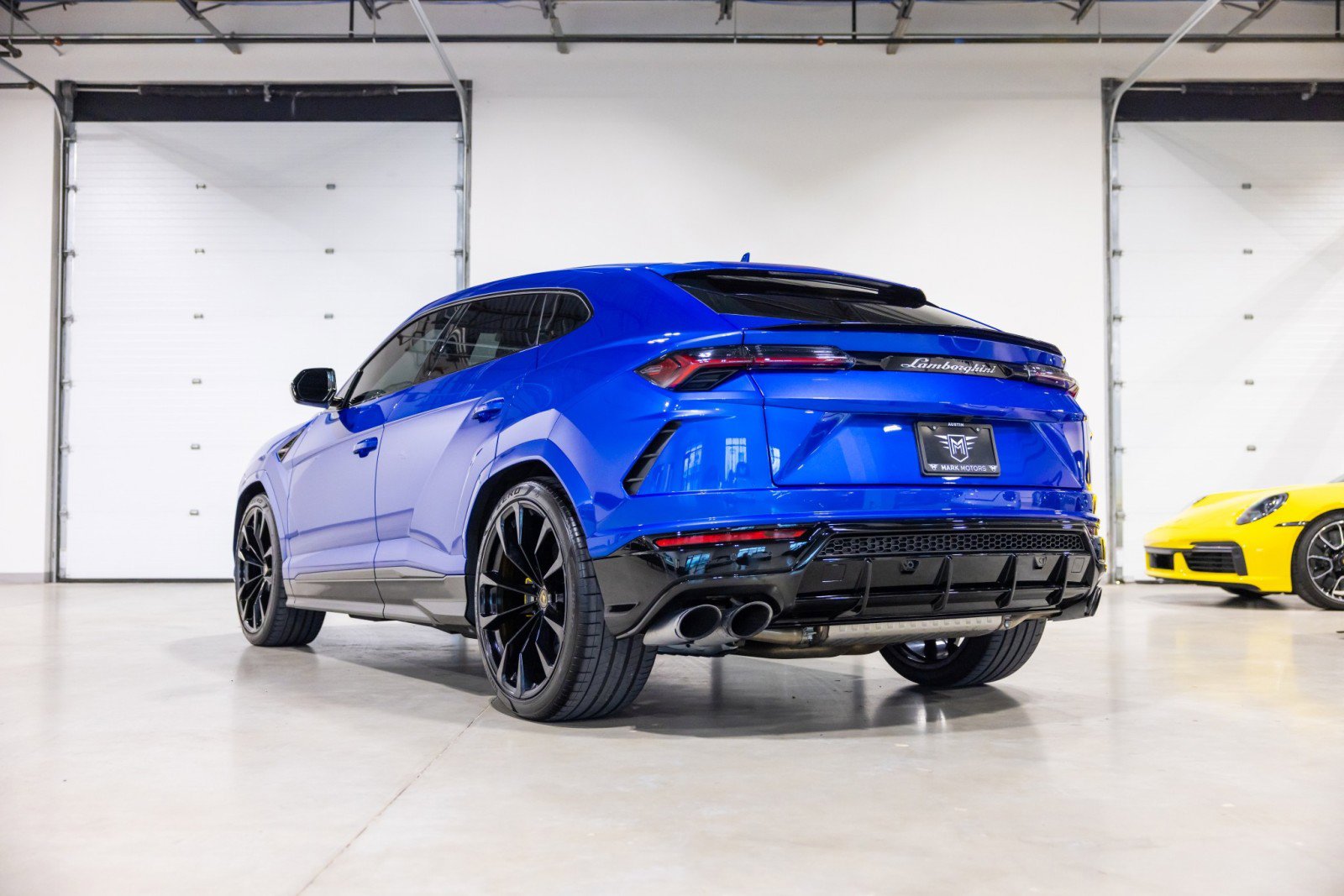 Used 2022 Lamborghini Urus AWD/4WD image 6