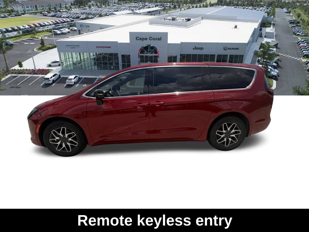 New 2027 Chrysler Pacifica Limited FWD image 6