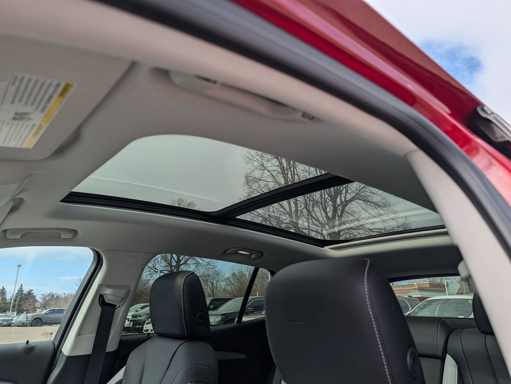 New 2025 Buick Envision Sport Touring image 7