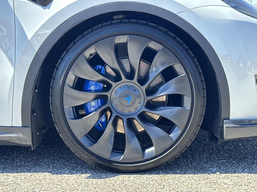 Used 2022 Tesla Model Y Long Range image 30