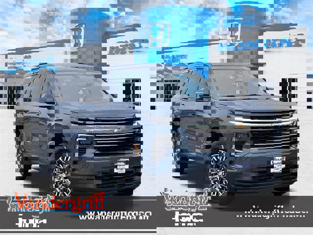 Used 2024 Chevrolet Traverse LT image 1