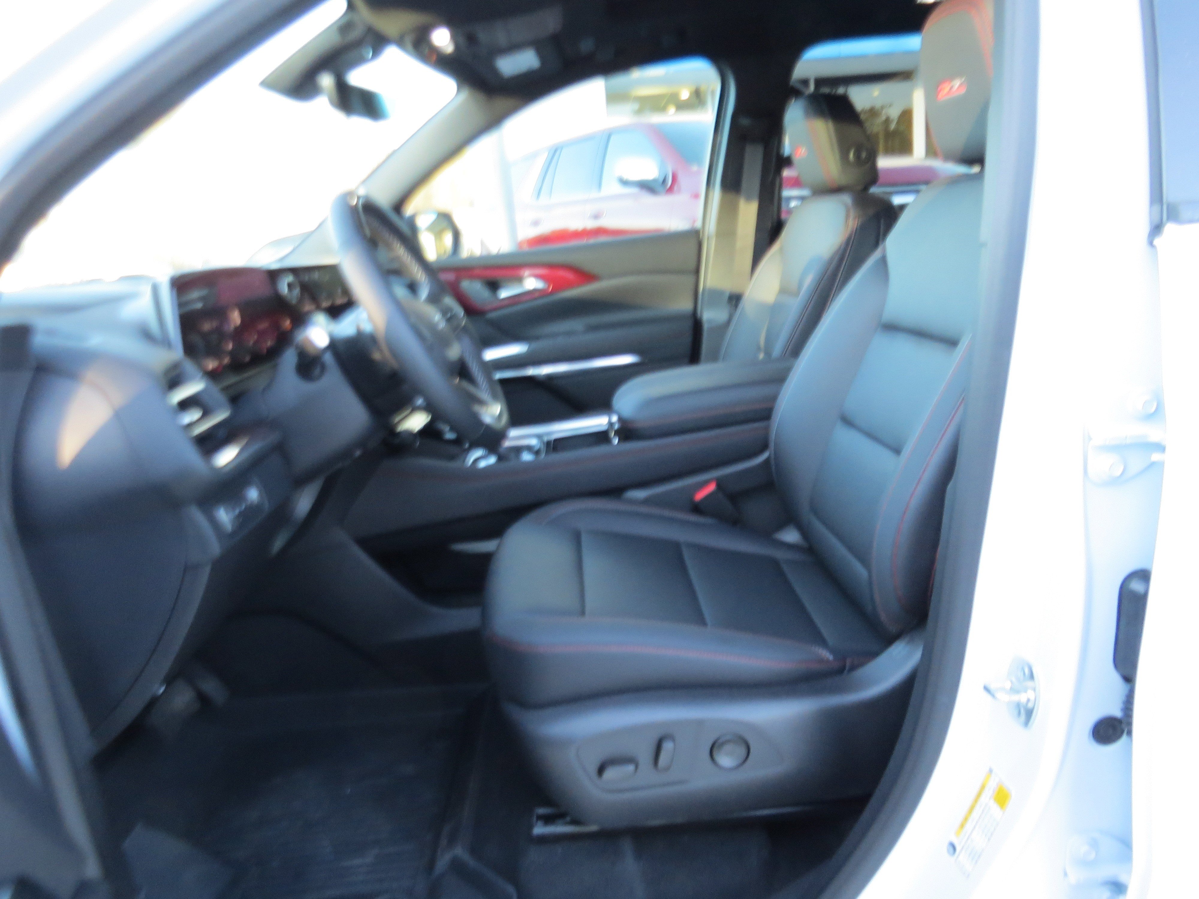 New 2026 Chevrolet Traverse Z71 w/ Enhanced Driving Package AWD/4WD image 16