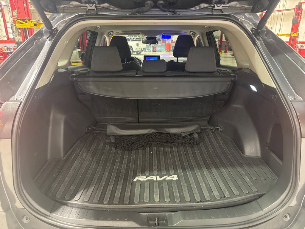 Used 2025 Toyota RAV4 XLE w/ Convenience Package FWD image 9