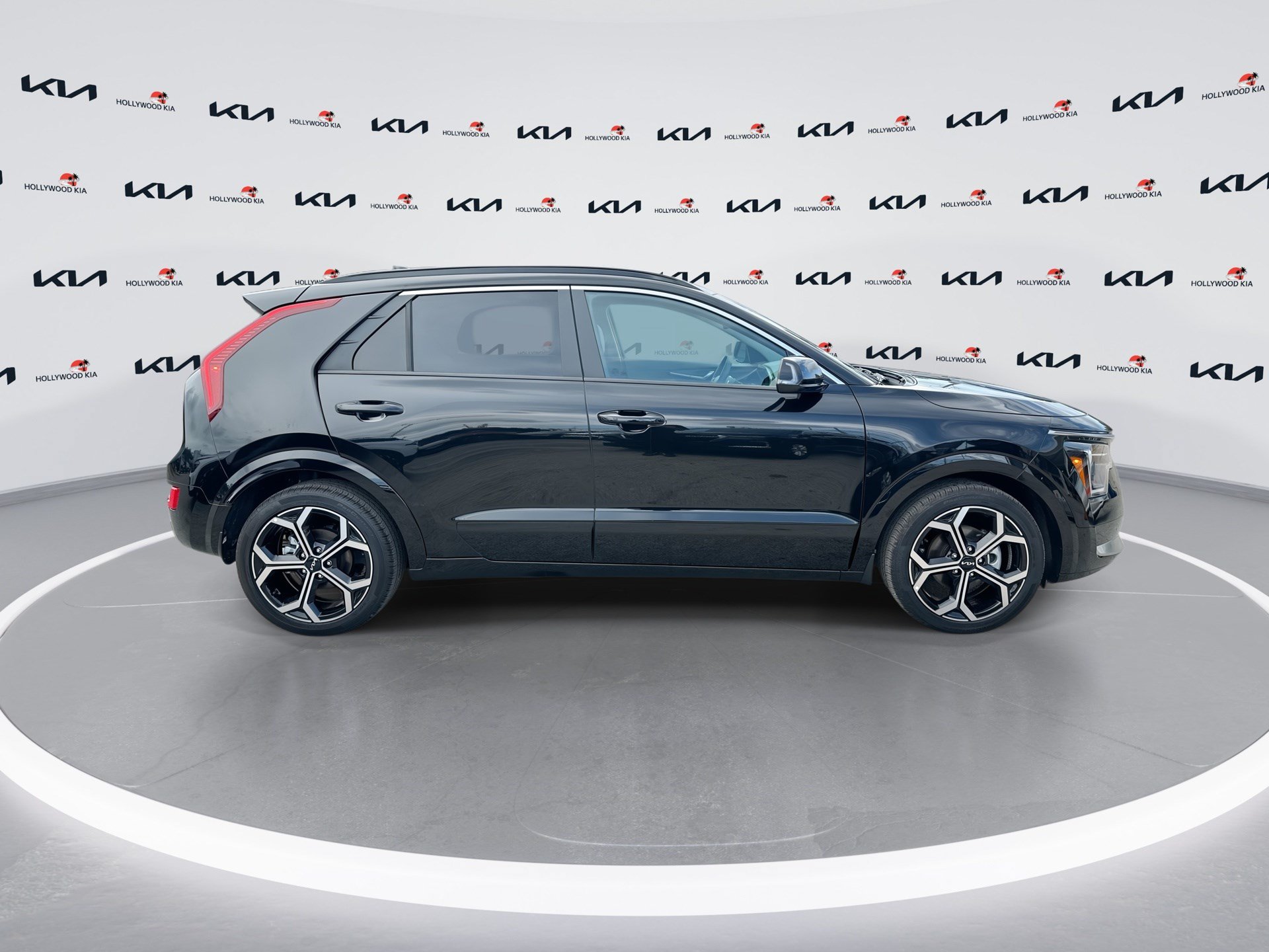 Certified 2025 Kia Niro EX Touring FWD image 9