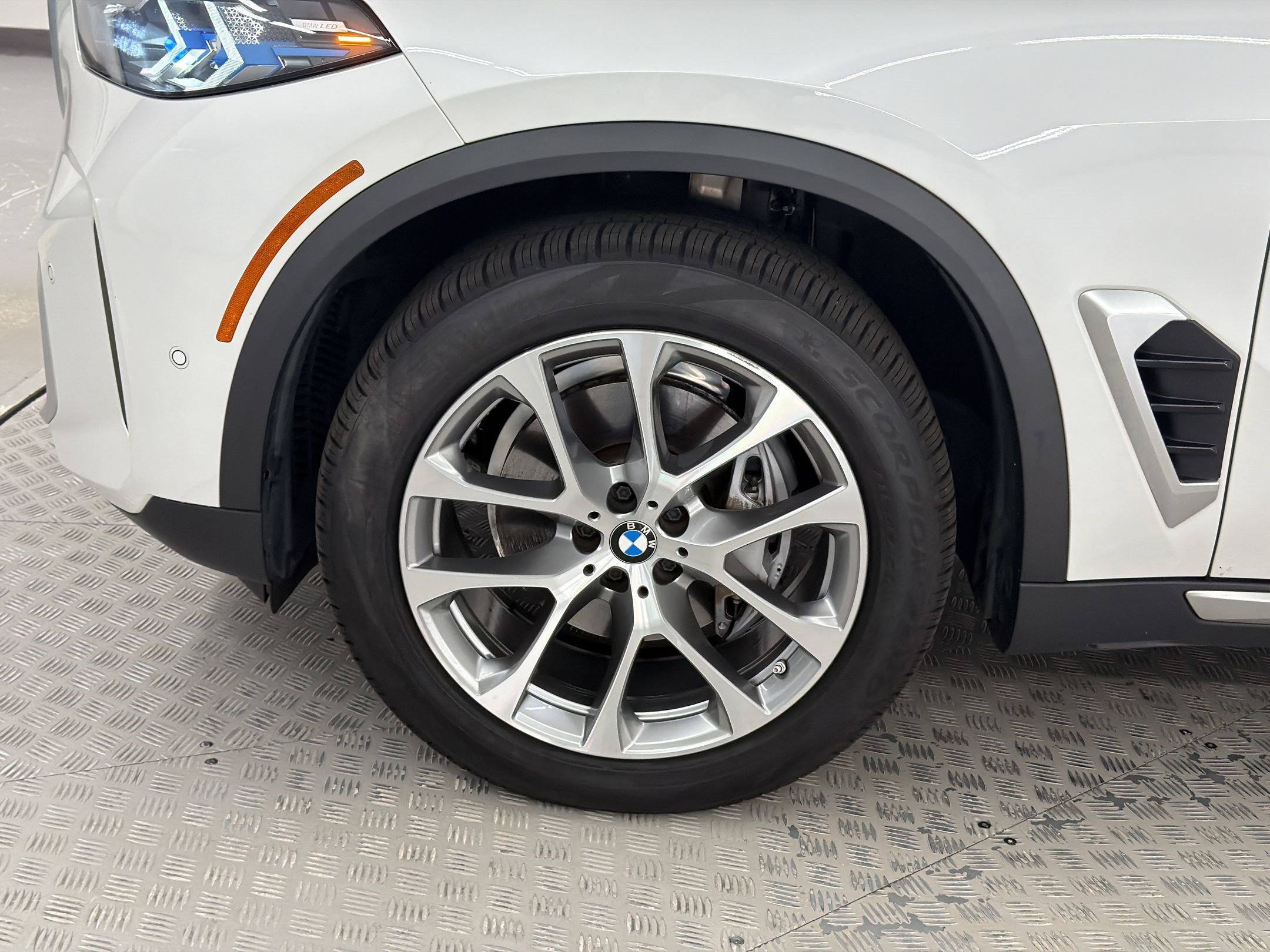 Certified 2024 BMW X5 xDrive40i w/ Premium Package AWD/4WD image 13