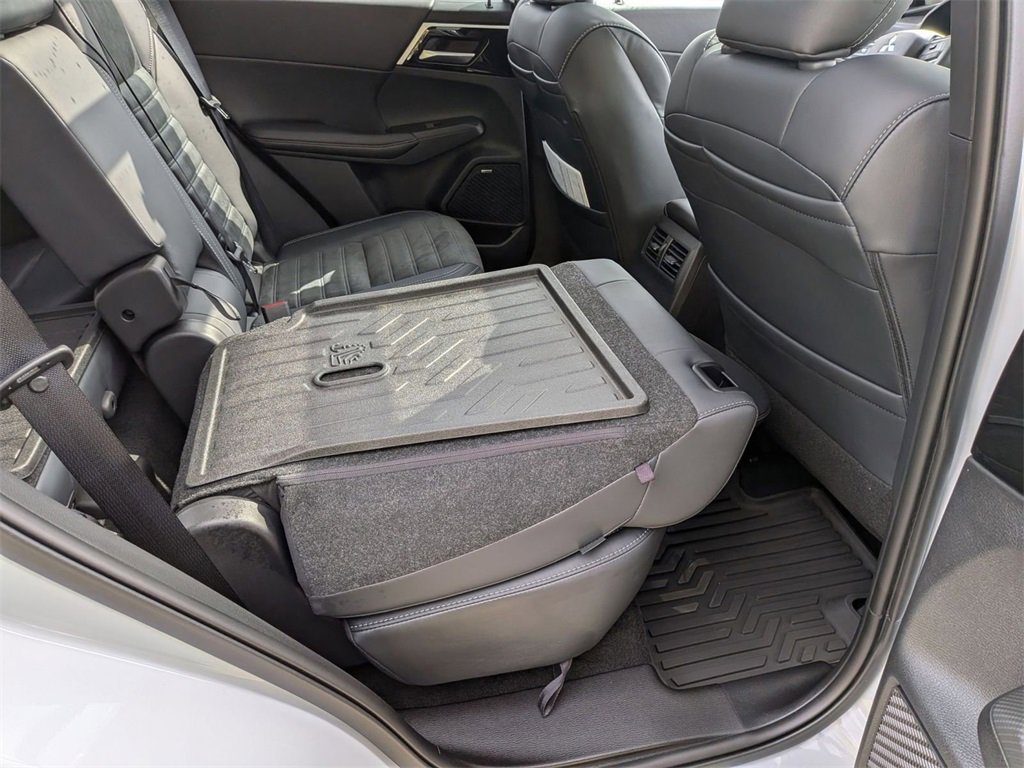 New 2025 Mitsubishi Outlander SE image 30