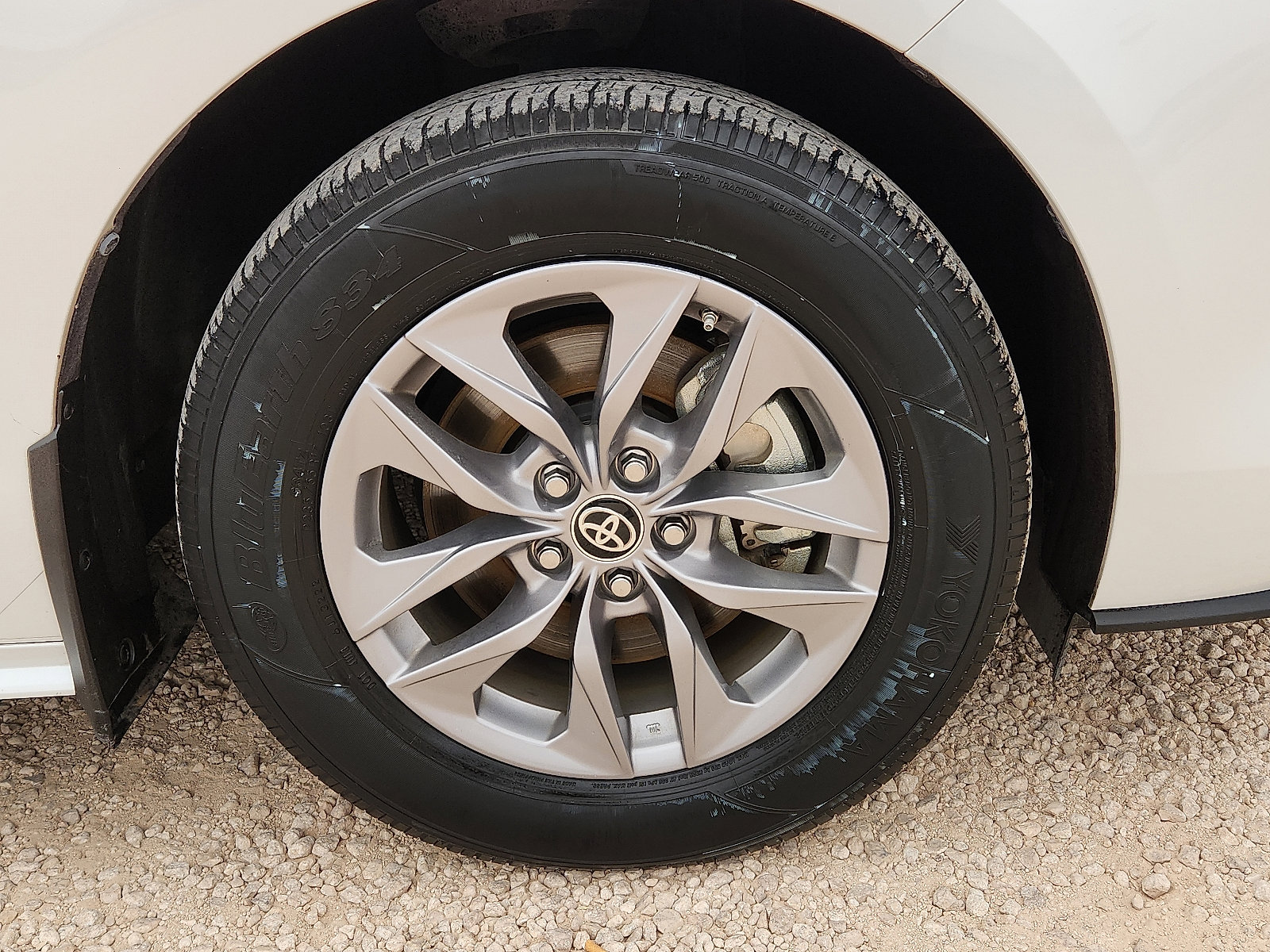 Used 2023 Toyota Sienna XLE w/ XLE Plus Package FWD image 7