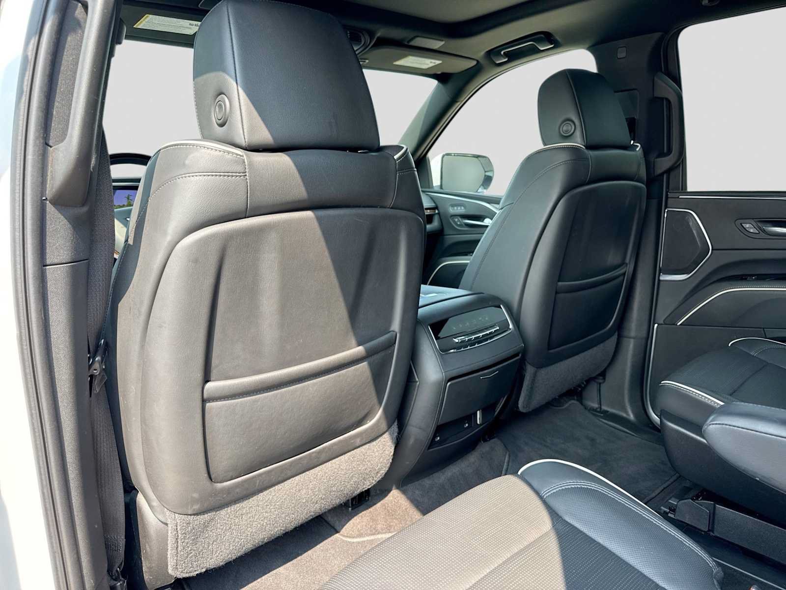 Used 2022 Cadillac Escalade ESV Premium Luxury w/ Performance Package AWD/4WD image 17