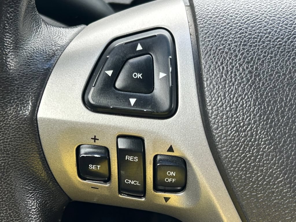 Used 2015 Ford Taurus SEL FWD image 28