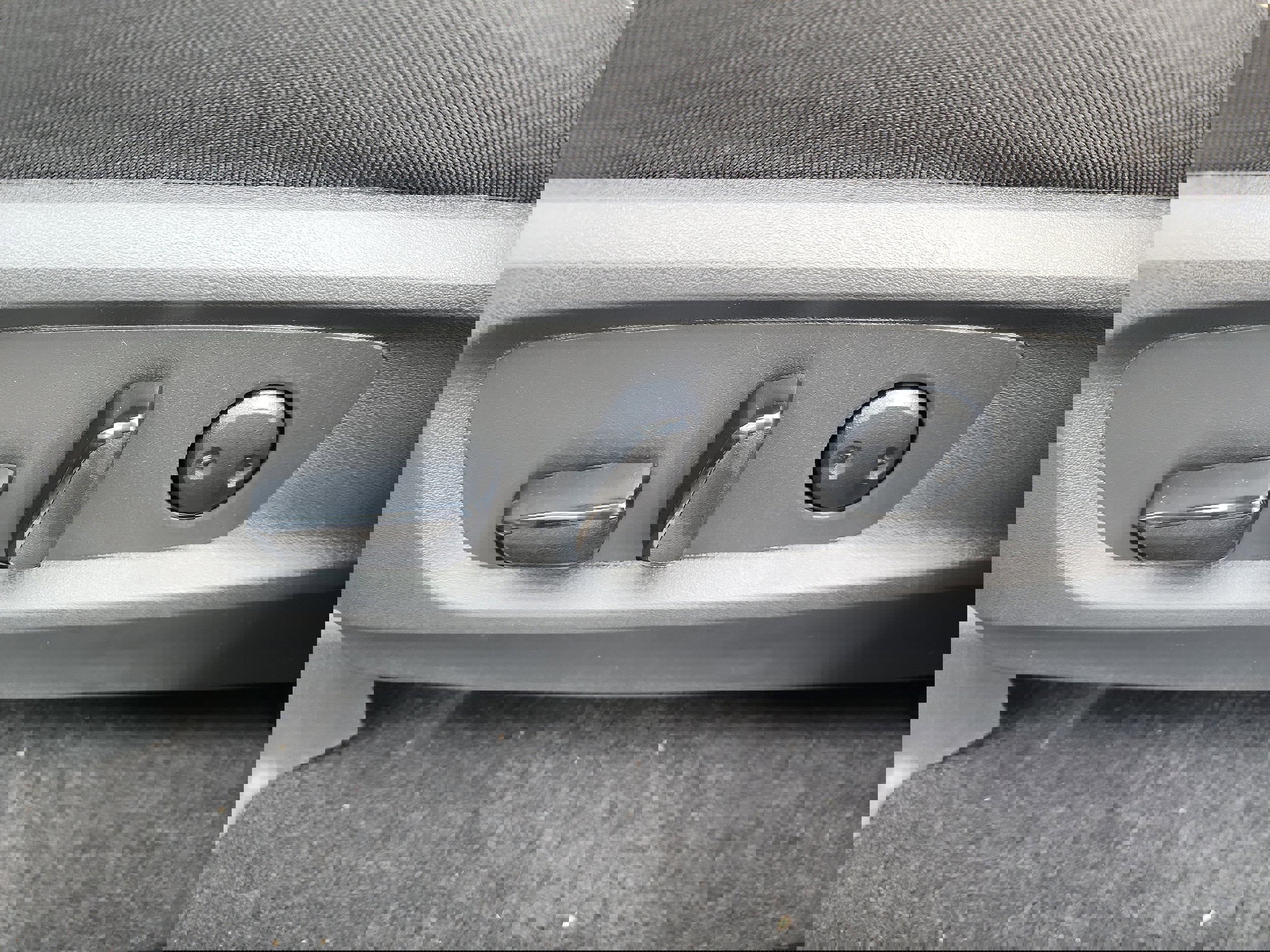 New 2025 Nissan Pathfinder SV w/ Black Appearance Package image 12