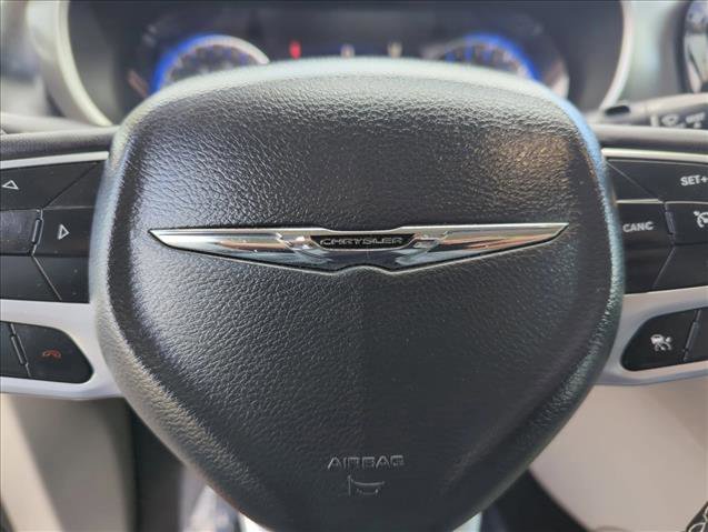 Used 2023 Chrysler Pacifica Touring-L FWD image 24