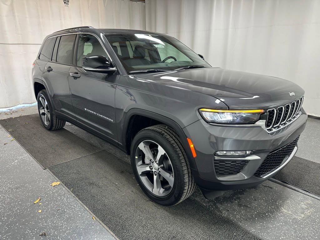 New 2025 Jeep Grand Cherokee Limited w/ Trailer Tow Package video 2