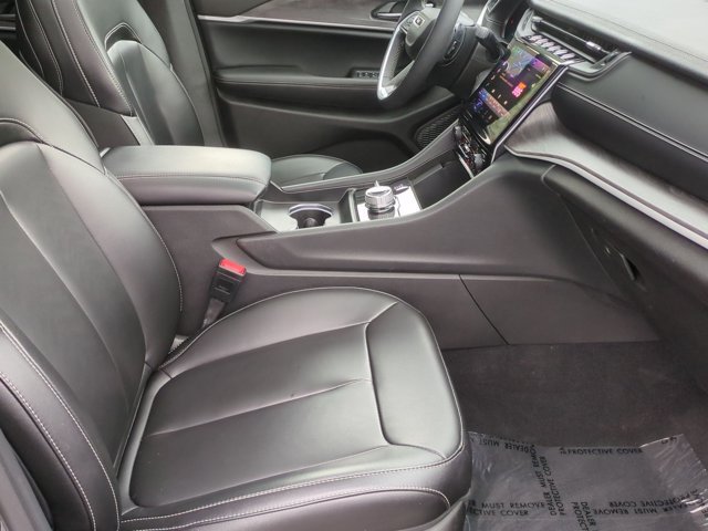 Used 2024 Jeep Grand Cherokee Limited w/ Black Appearance Package AWD/4WD image 22