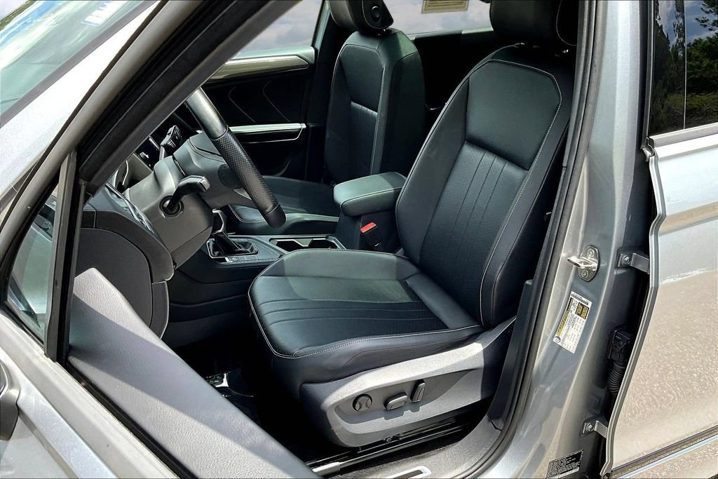 Used 2023 Volkswagen Tiguan SE R-Line FWD image 23