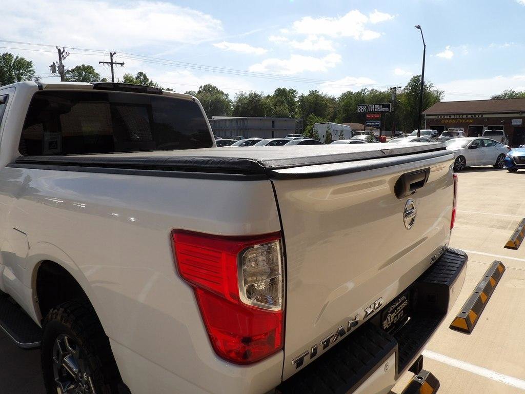 Used 2017 Nissan Titan SL w/ Chrome Package AWD/4WD image 31