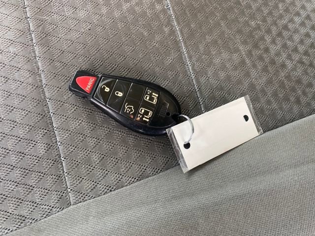 Used 2009 Chrysler Town & Country Touring image 22