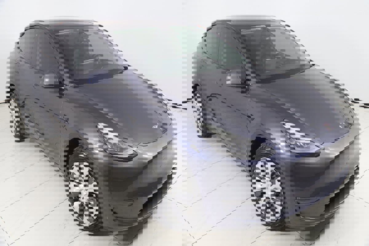 Used 2022 Tesla Model Y Long Range image 18