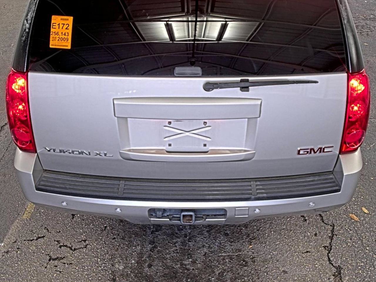 Used 2009 GMC Yukon XL SLT w/ Preferred Package RWD image 8