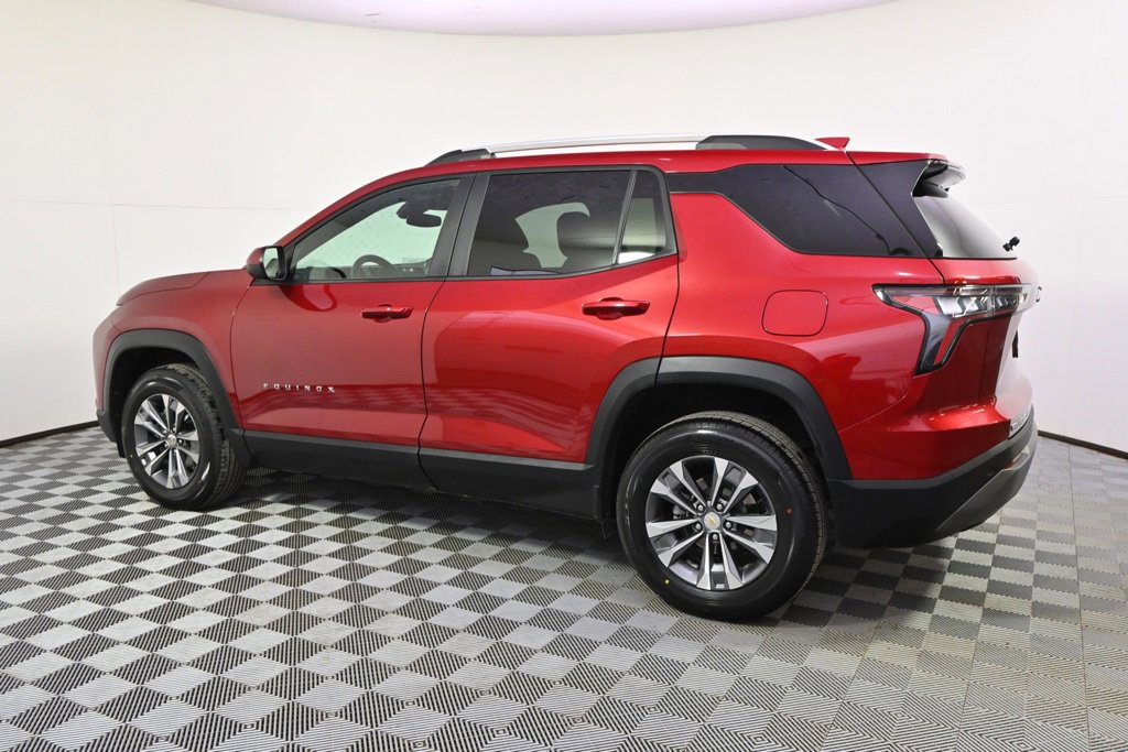 Used 2025 Chevrolet Equinox LT w/ Convenience Package II image 3