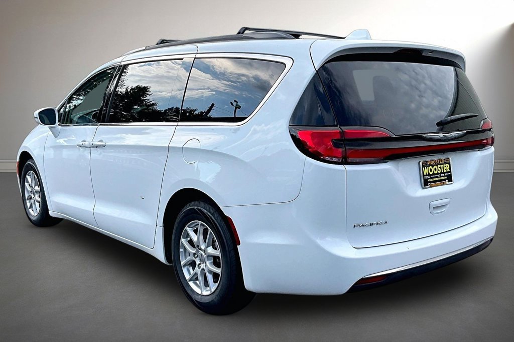 Used 2022 Chrysler Pacifica Touring-L FWD image 4