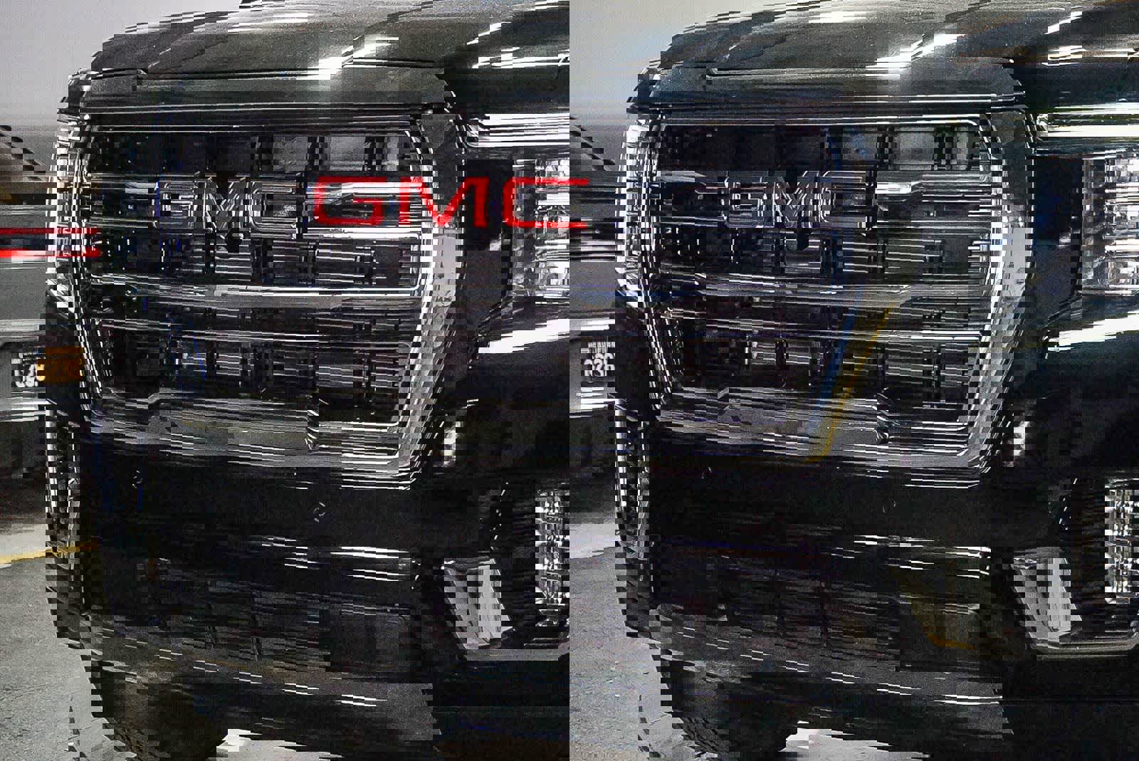 Used 2023 GMC Yukon XL SLT w/ SLT Premium Package AWD/4WD image 5