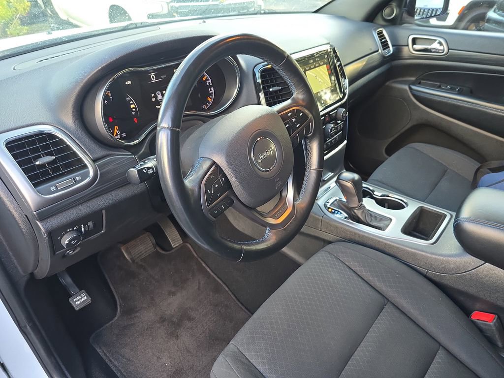 Used 2019 Jeep Grand Cherokee Laredo image 16