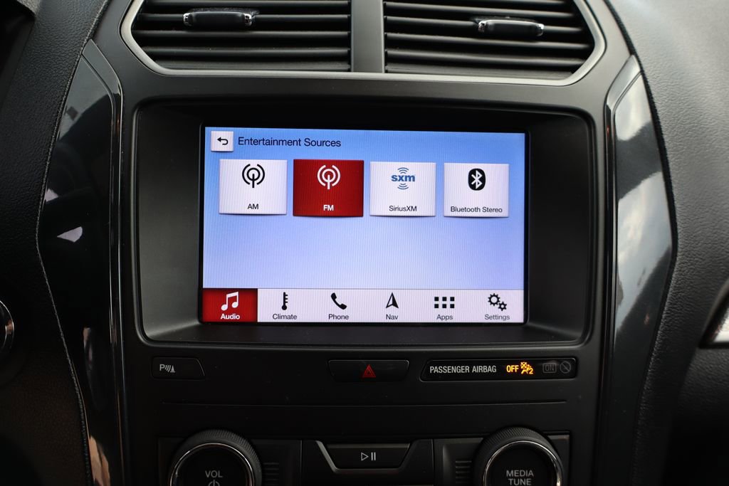 Used 2019 Ford Explorer XLT w/ Equipment Group 202A AWD/4WD image 21