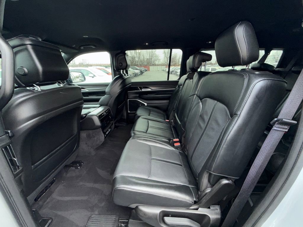 Used 2024 Jeep Wagoneer L Series II w/ Flexible Seating Group image 23