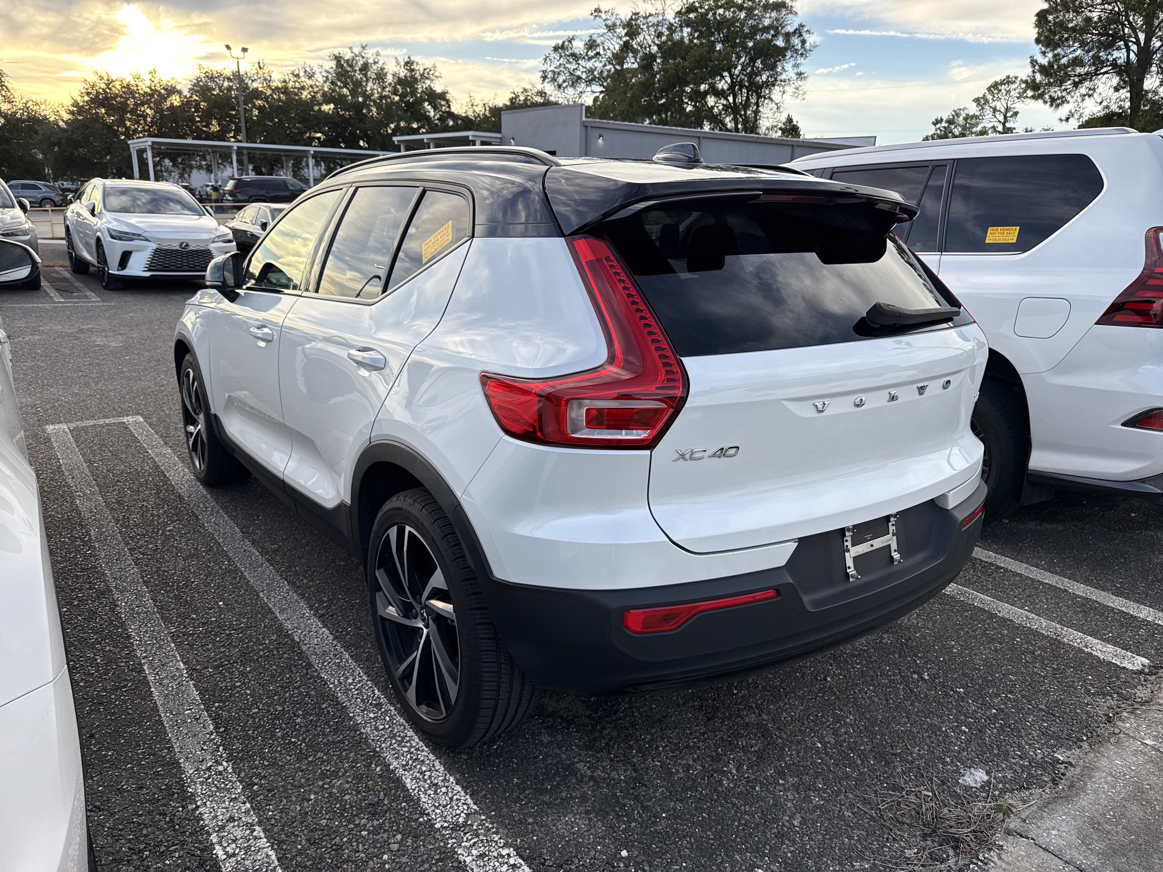 Used 2021 Volvo XC40 T4 R-Design w/ Climate Package FWD image 3