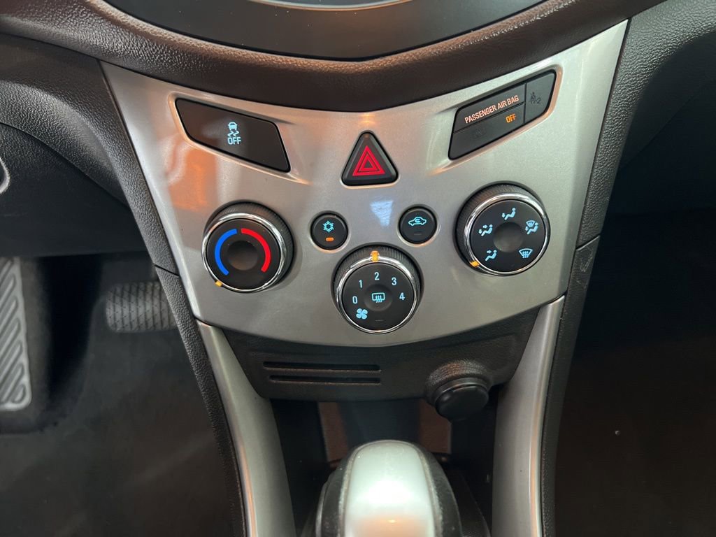 Used 2016 Chevrolet Trax LT w/ LT Sun and Sound Package image 15