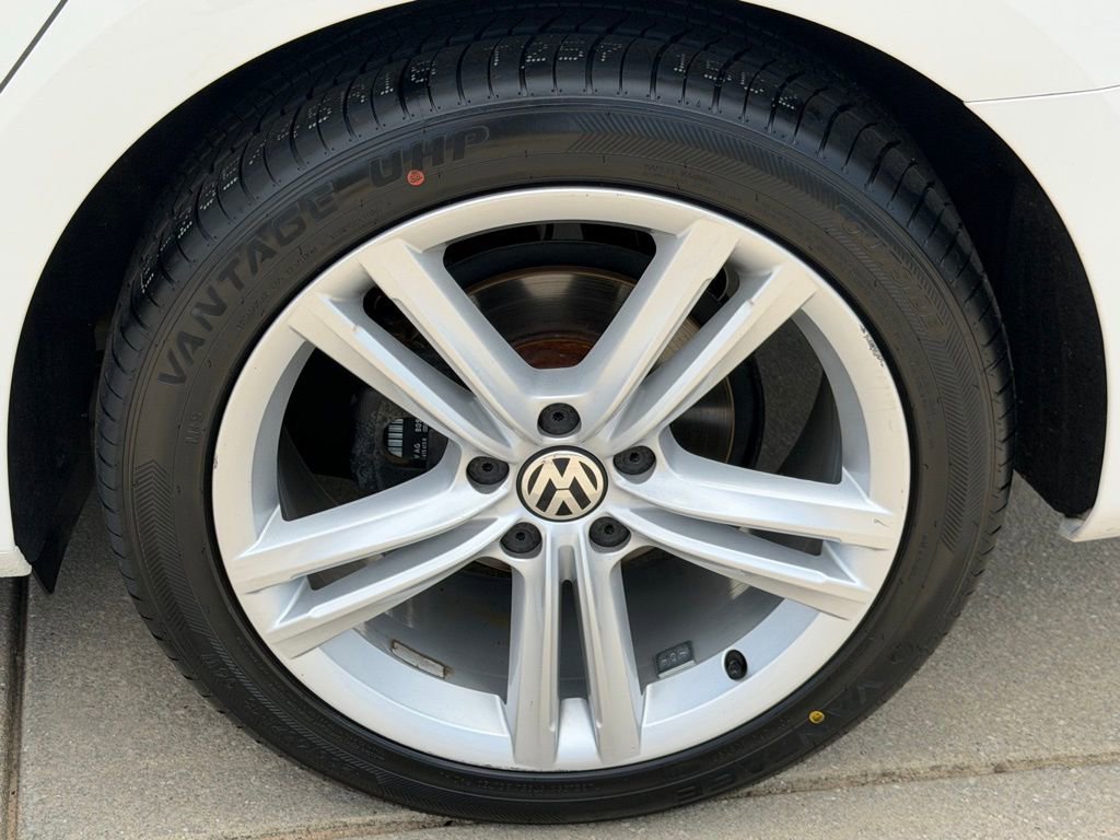 Used 2013 Volkswagen Passat TDI SEL Premium image 10