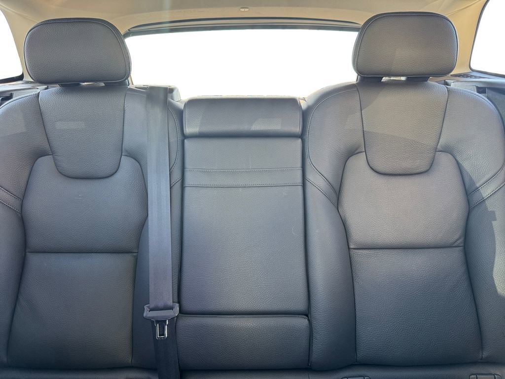 Used 2021 Volvo XC60 T5 Momentum image 19