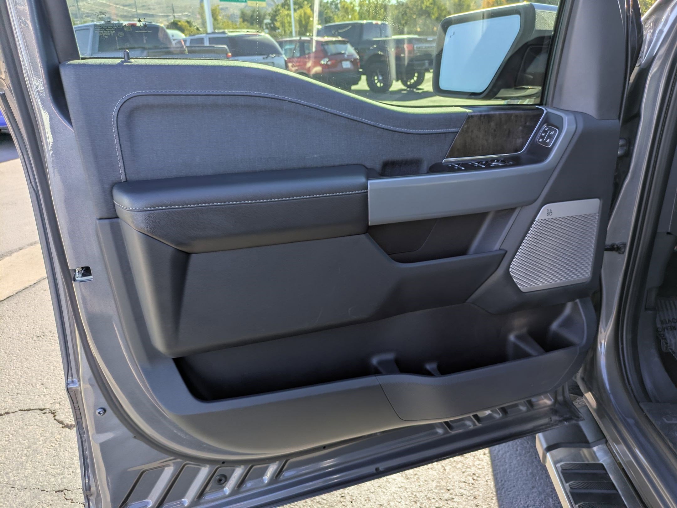 Used 2022 Ford F150 Lariat image 12