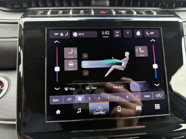 Used 2024 Jeep Grand Cherokee Altitude AWD/4WD image 26