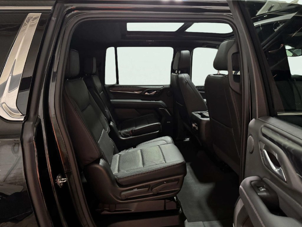 Used 2022 GMC Yukon XL Denali AWD/4WD image 28