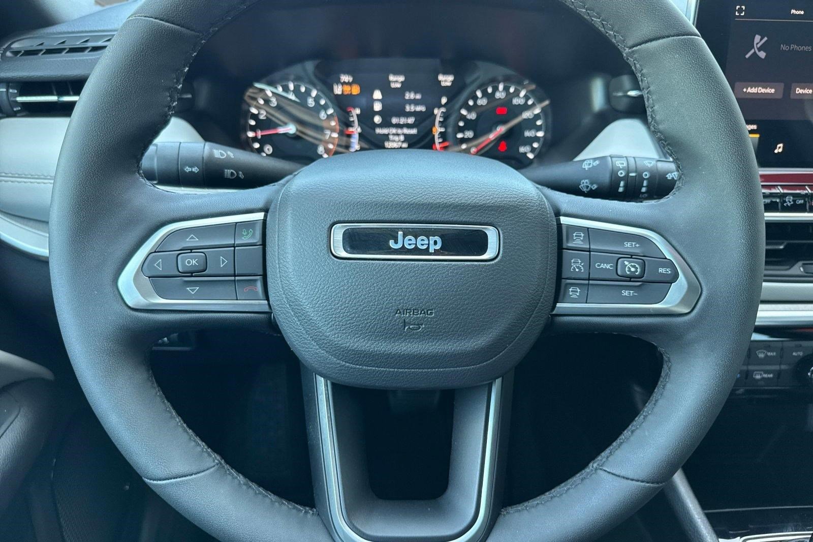 Used 2025 Jeep Compass Limited AWD/4WD image 17