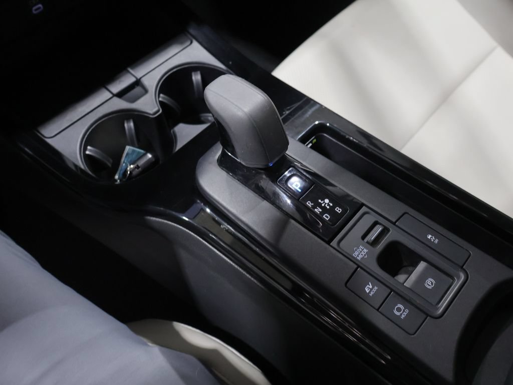 Used 2024 Toyota Prius Limited w/ Limited Premium Package FWD image 31