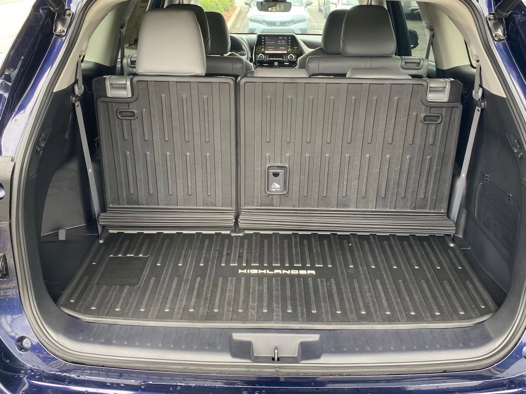 Used 2022 Toyota Highlander XLE FWD image 12