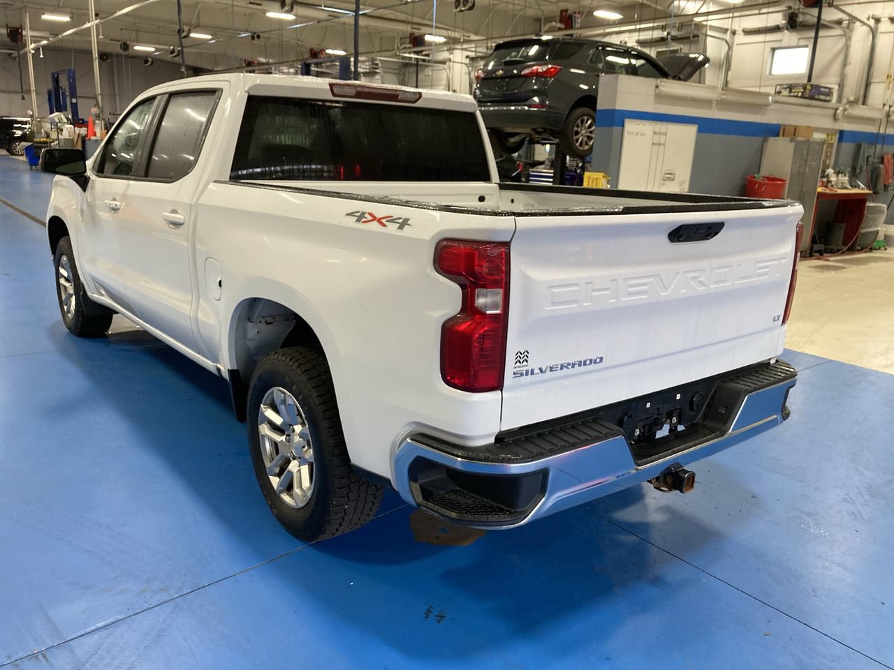 Used 2023 Chevrolet Silverado 1500 LT AWD/4WD image 5
