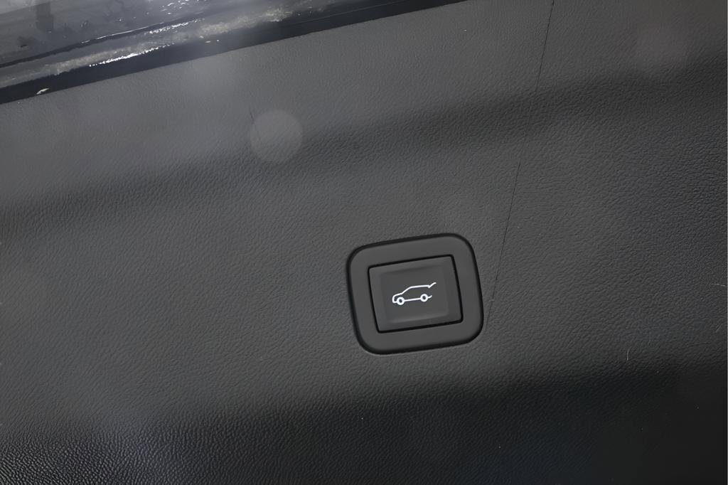 Used 2025 Chevrolet Tahoe High Country w/ Sun And Tow Package image 31