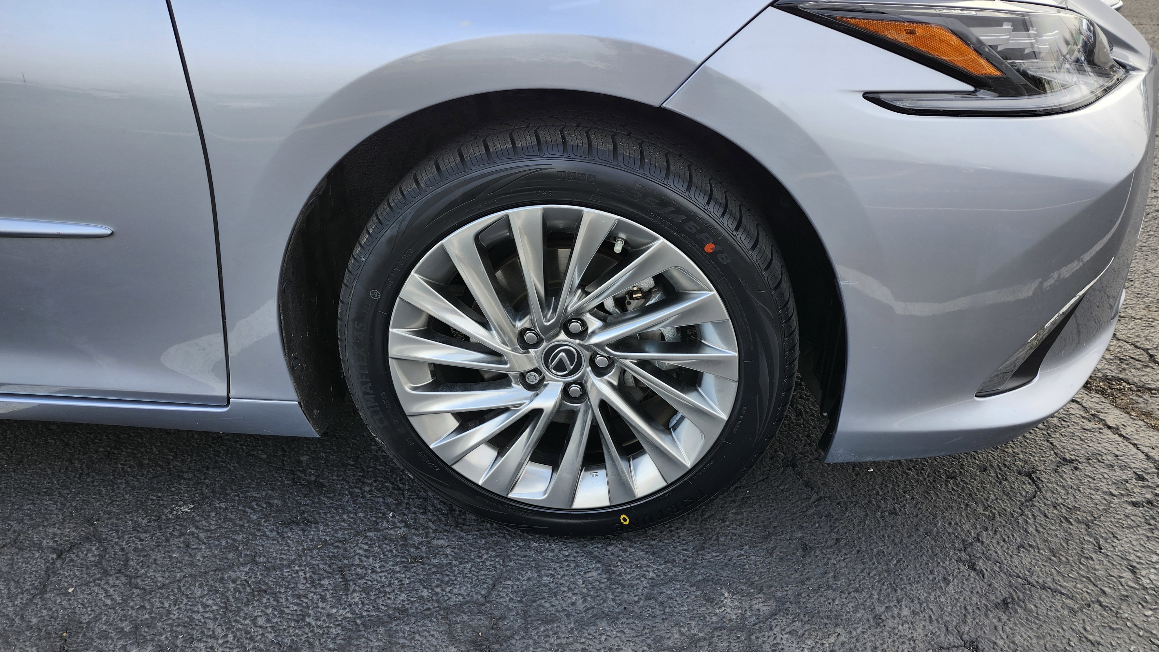 Used 2023 Lexus ES 300h w/ Luxury Package image 15