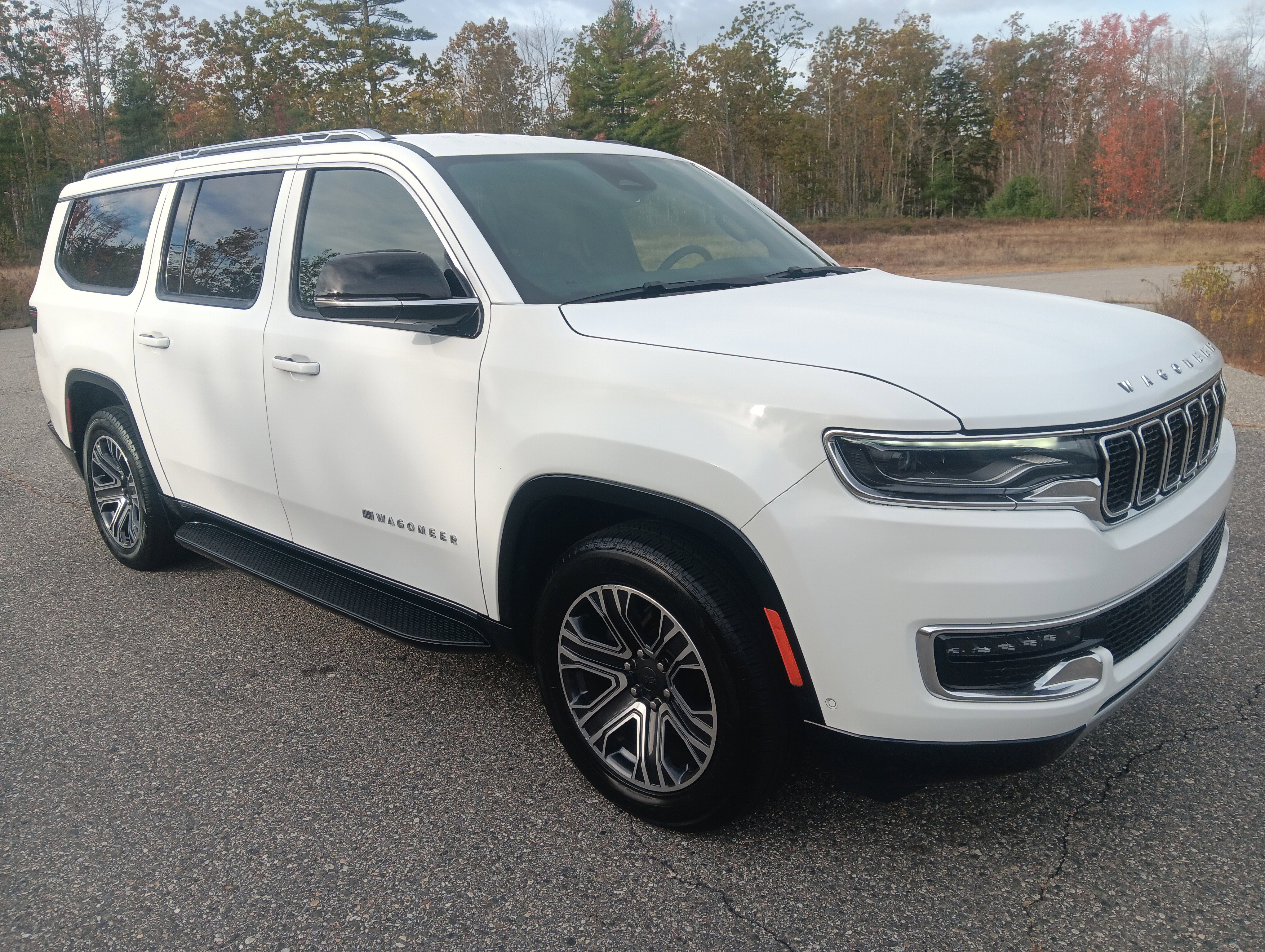 Used 2023 Jeep Wagoneer L Series II image 3