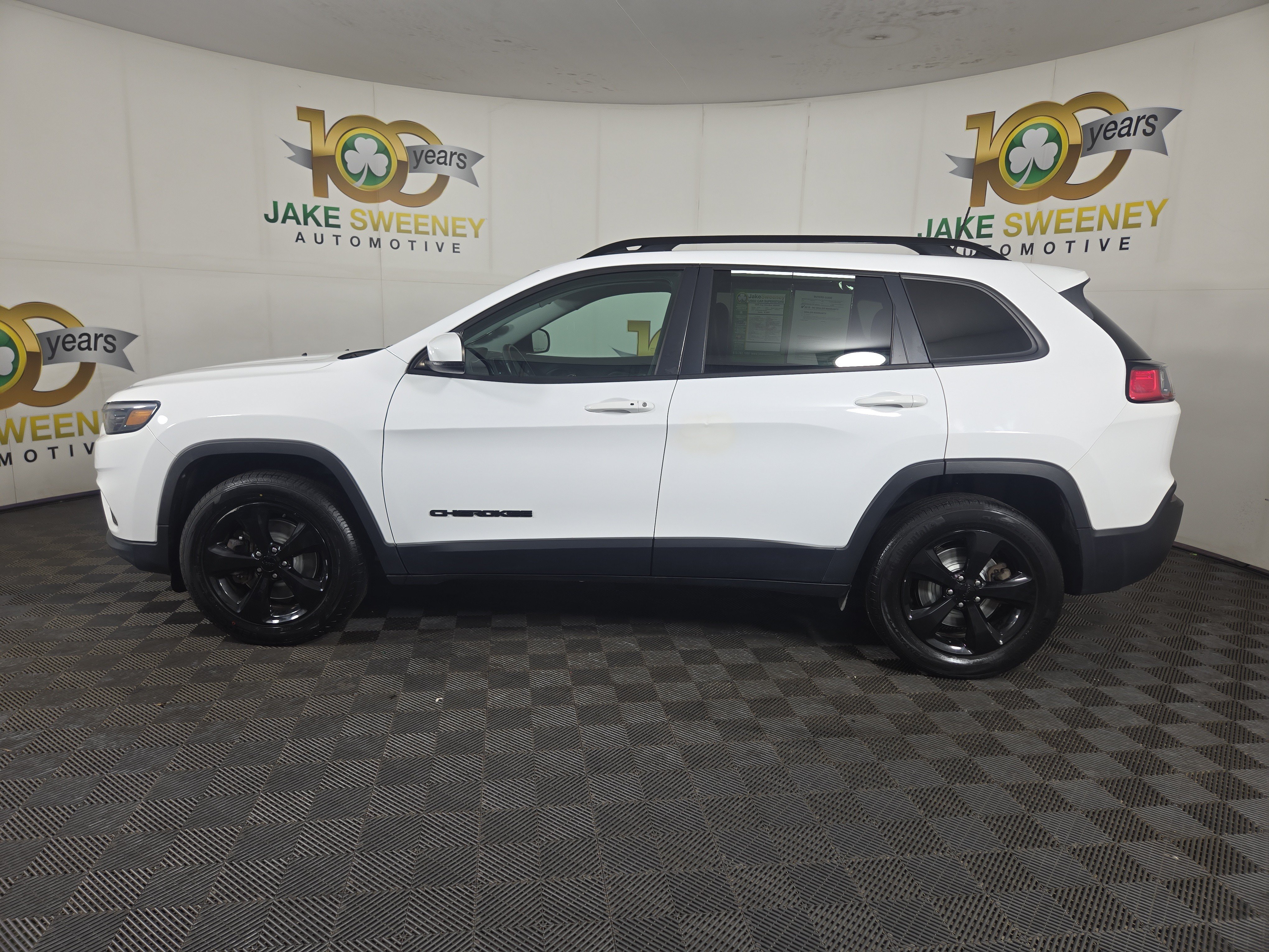 Used 2020 Jeep Cherokee Latitude Plus AWD/4WD image 6