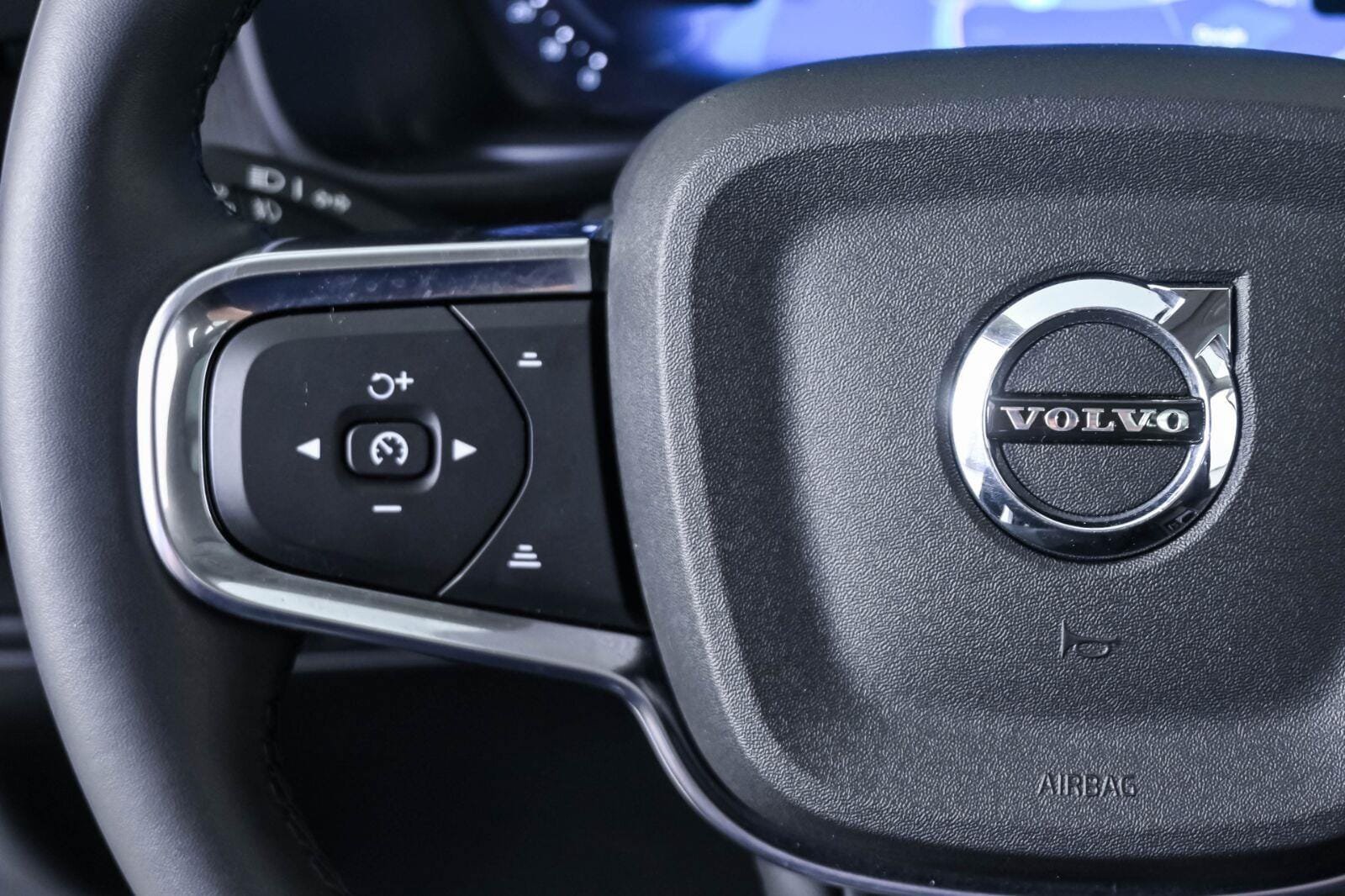 Certified 2026 Volvo XC40 B5 Plus AWD/4WD image 10